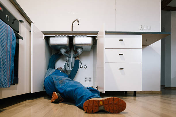 Professional Emergency Plumber technician working in Midvale, ID